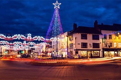 News - Rosconn - This year Rosconn Group were delighted to take part in supporting the Stratford upon Avon Christmas lights. We are very pleased to have been able to contribute to what is a beautiful Christmas display for the town and play a part in keeping this wonderful tradition shining bright - Image 2
